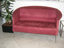 empfangssitzmoebel_couch_rot_1.jpg