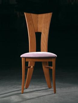 designer_esszimmerstuhl_hohe_rueckenlehne_v-form_vierfu