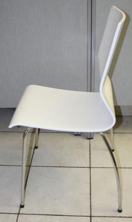weisser_kantinenstuhl_3.jpg