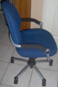 ergonomischer-buerodrehstuhl-blau-fuer-kinder.jpg