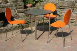 dreier_gruppe_orange_stuhl_vierfu