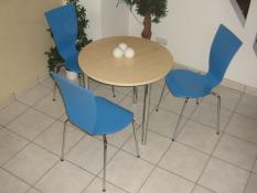 dreier_gruppe_blau_stuhl_stuehle_vierfu
