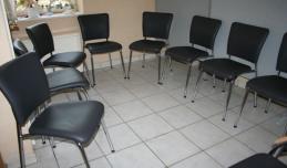 schwarze_kunstleder_wartezimmerst