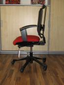 buerodrehstuhl_designer_rot_netzruecken_1.jpg