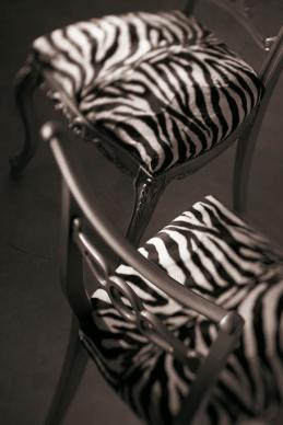 designerstuhl_stahl_metal_sitzpolster_zebra_muster_1.jpg