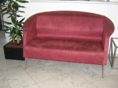 empfangssitzmoebel_couch_rot_1.jpg