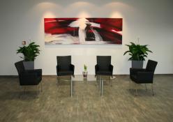 kantineneinrichtung_lounge_loungesessel_schwarz_leder_moderne_kunst_2.jpg